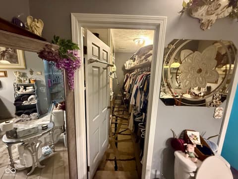 Walk In Closets — 2500 S Edgewood Cove, Martinsville, IN