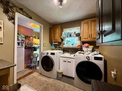 Laundry room at 2500 S Edgewood Cove, Martinsville, IN