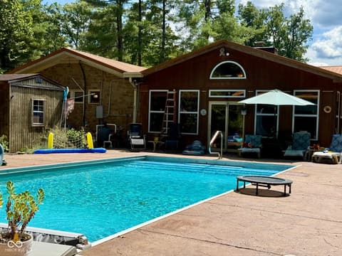 Pool at 2500 S Edgewood Cove, Martinsville, IN
