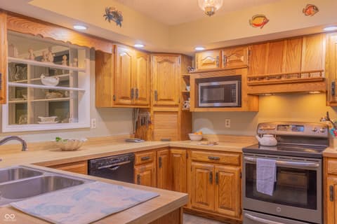 Kitchen at 5427 State Road 46 East E, Nashville, IN