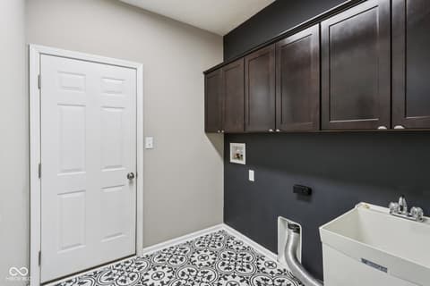 Laundry room at 4862 Waterhaven Drive, Noblesville, IN