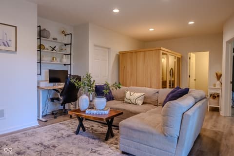 Living room at 9762 Conifer Court, Fishers, IN
