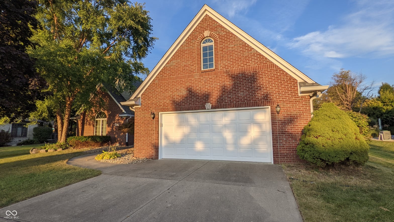 Photo of 661 Woodview Drive, Whiteland, IN