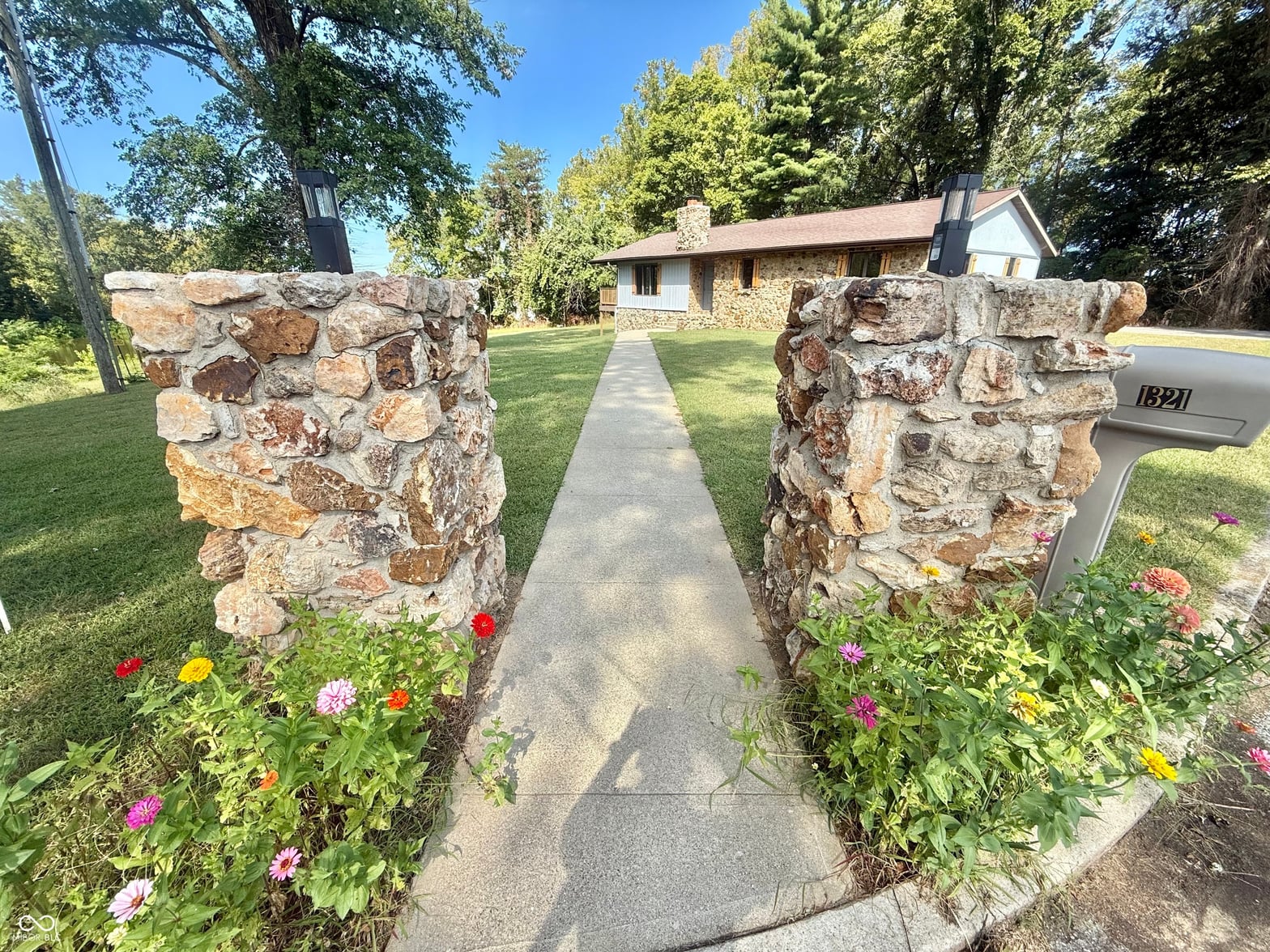 Community — 1321 Lakeview Drive, Brownstown, IN