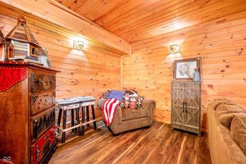 Sitting Room — 9601 Buffalo Pike, Freetown, IN