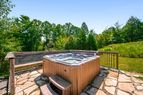 Outdoor living area at 9601 Buffalo Pike, Freetown, IN