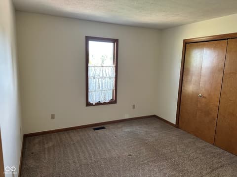Photo of 390 Vinewood Drive N, Brownsburg, IN