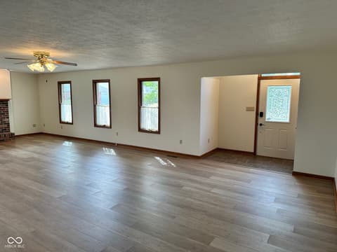 Photo of 390 Vinewood Drive N, Brownsburg, IN