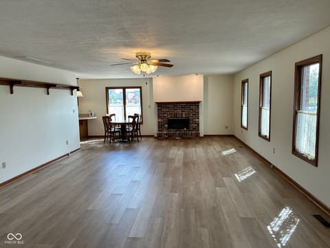 Photo of 390 Vinewood Drive N, Brownsburg, IN