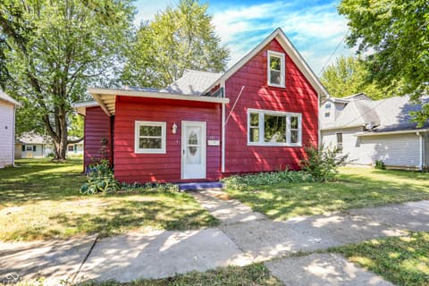 Photo of 310 N Franklin Street, Knightstown, IN
