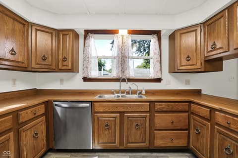 Photo of 310 N Franklin Street, Knightstown, IN