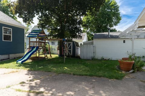 Yard at 609 Jefferson Street, Covington, IN