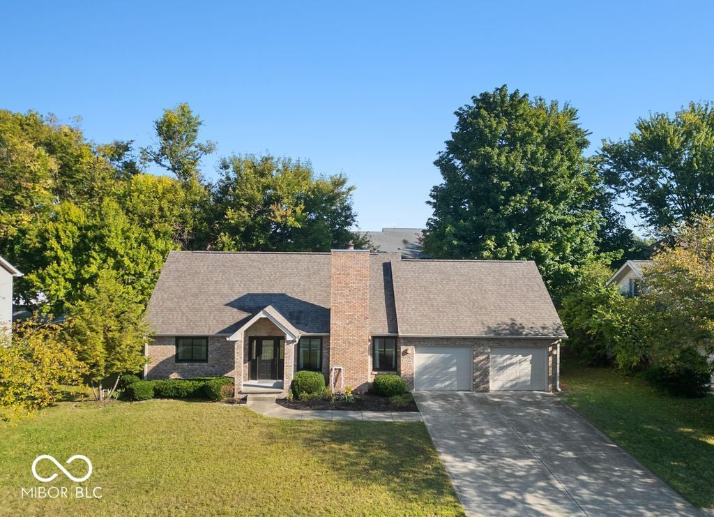 Photo of 1966 Broadmoor Lane, Columbus, IN