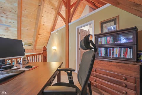 Loft — 9007 E Agate Avenue, Nashville, IN