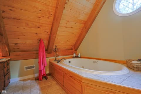 Primary bathroom at 9007 E Agate Avenue, Nashville, IN