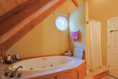 Primary bathroom at 9007 E Agate Avenue, Nashville, IN