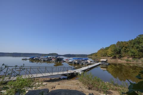 Dock — 9007 E Agate Avenue, Nashville, IN