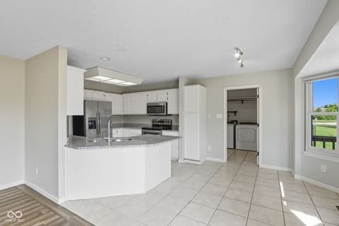 Photo of 7975 Meadow Bend Circle, Indianapolis, IN