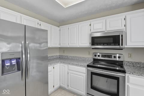 Photo of 7975 Meadow Bend Circle, Indianapolis, IN