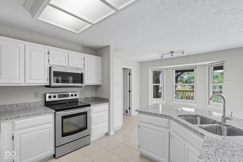 Photo of 7975 Meadow Bend Circle, Indianapolis, IN