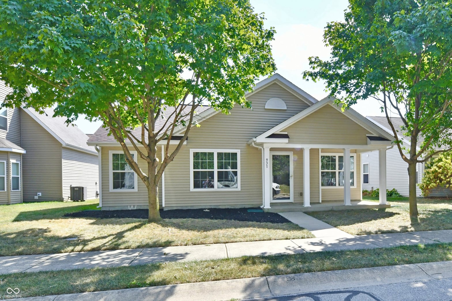 Photo of 931 Maidstone Avenue, Westfield, IN