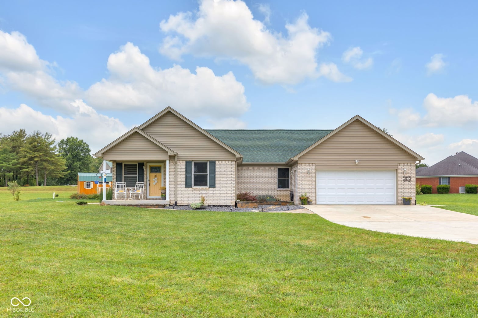 Front exterior at 5095 N Kings Way, North Vernon, IN