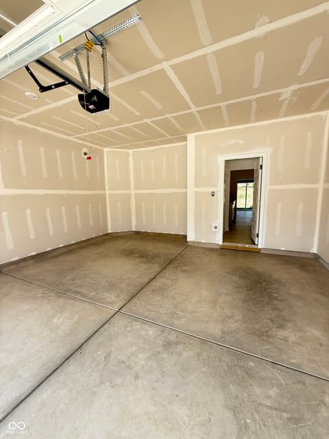 Garage at 15234 Farrington Way, Fishers, IN
