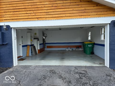 Garage at 2004 Terrace Lane, Lebanon, IN