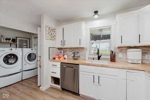 Laundry room at 415 Linden Lane, Anderson, IN