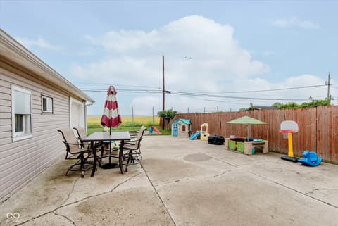 Outdoor living area at 415 Linden Lane, Anderson, IN