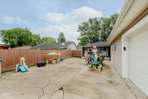 Outdoor living area at 415 Linden Lane, Anderson, IN