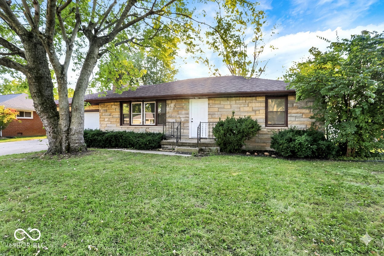 Front exterior at 3509 N Lanewood Drive, Muncie, IN