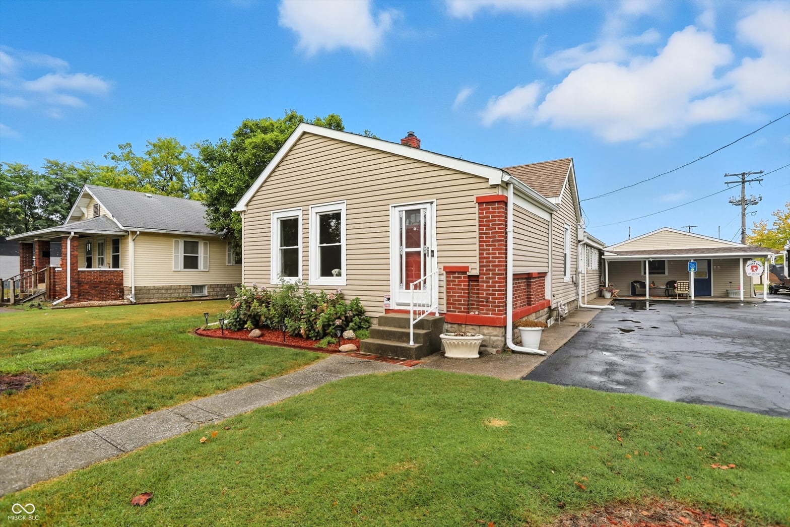 Photo of 839 S Lynhurst Drive, Indianapolis, IN