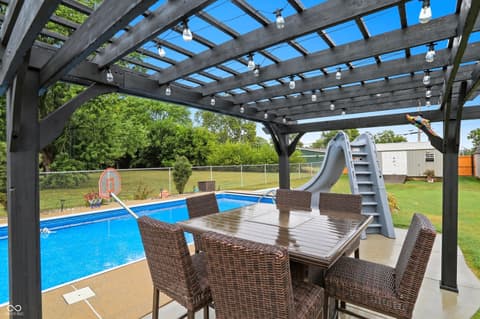 Photo of 839 S Lynhurst Drive, Indianapolis, IN