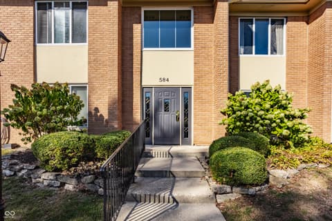 584 E Hunters Drive