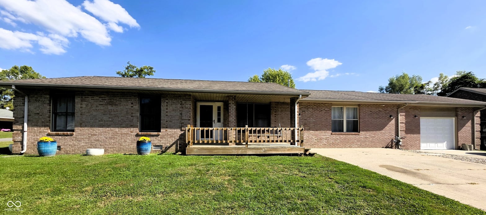 Front exterior at 508 Deer Run, Westport, IN