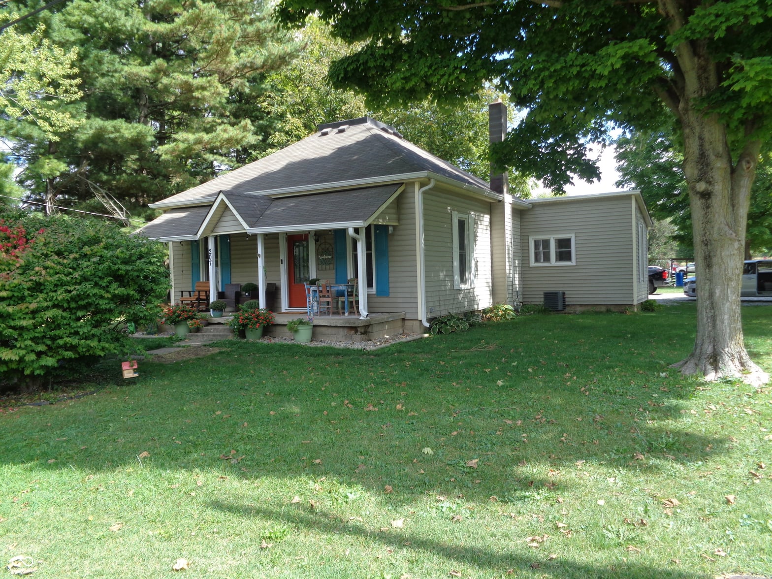 Front exterior at 207 S Vernon Street, Waynetown, IN