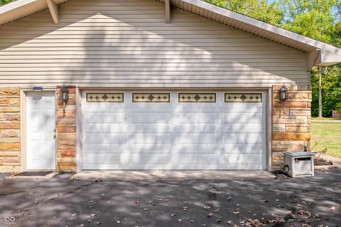 Garage at 4194 E West Point Court, Martinsville, IN