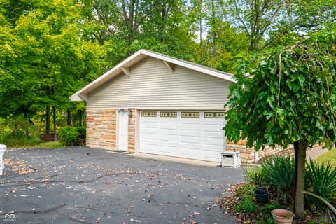 Garage at 4194 E West Point Court, Martinsville, IN
