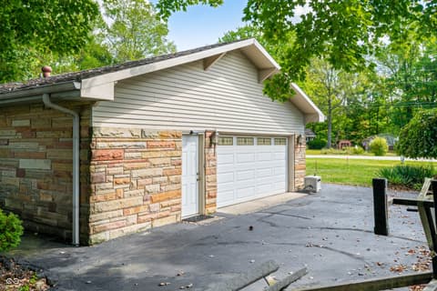 Garage at 4194 E West Point Court, Martinsville, IN