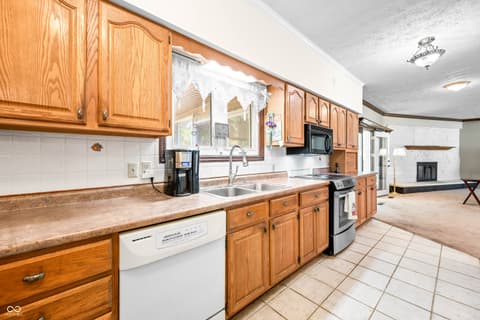 Kitchen at 4194 E West Point Court, Martinsville, IN