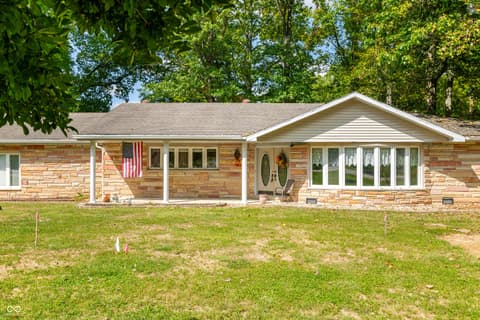 Front exterior at 4194 E West Point Court, Martinsville, IN