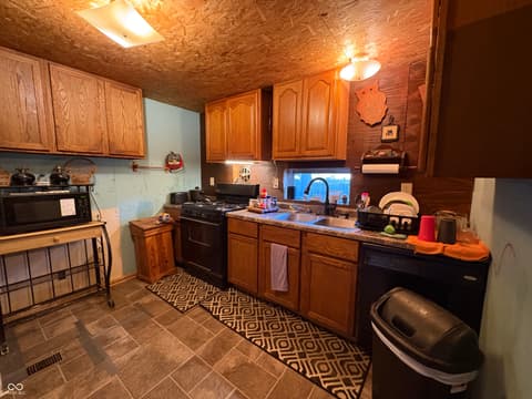 Photo of 10844 Private Road 570 W, Poland, IN