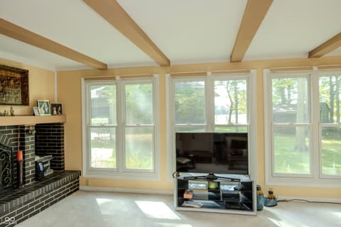 Family room at 1958 W Twin Oaks Court, Crawfordsville, IN