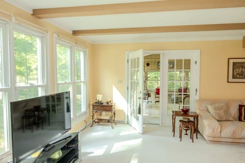 Family room at 1958 W Twin Oaks Court, Crawfordsville, IN