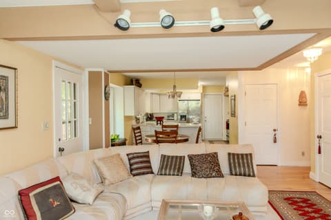 Family room at 1958 W Twin Oaks Court, Crawfordsville, IN
