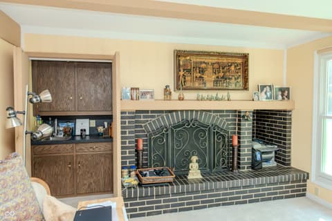 Family room at 1958 W Twin Oaks Court, Crawfordsville, IN