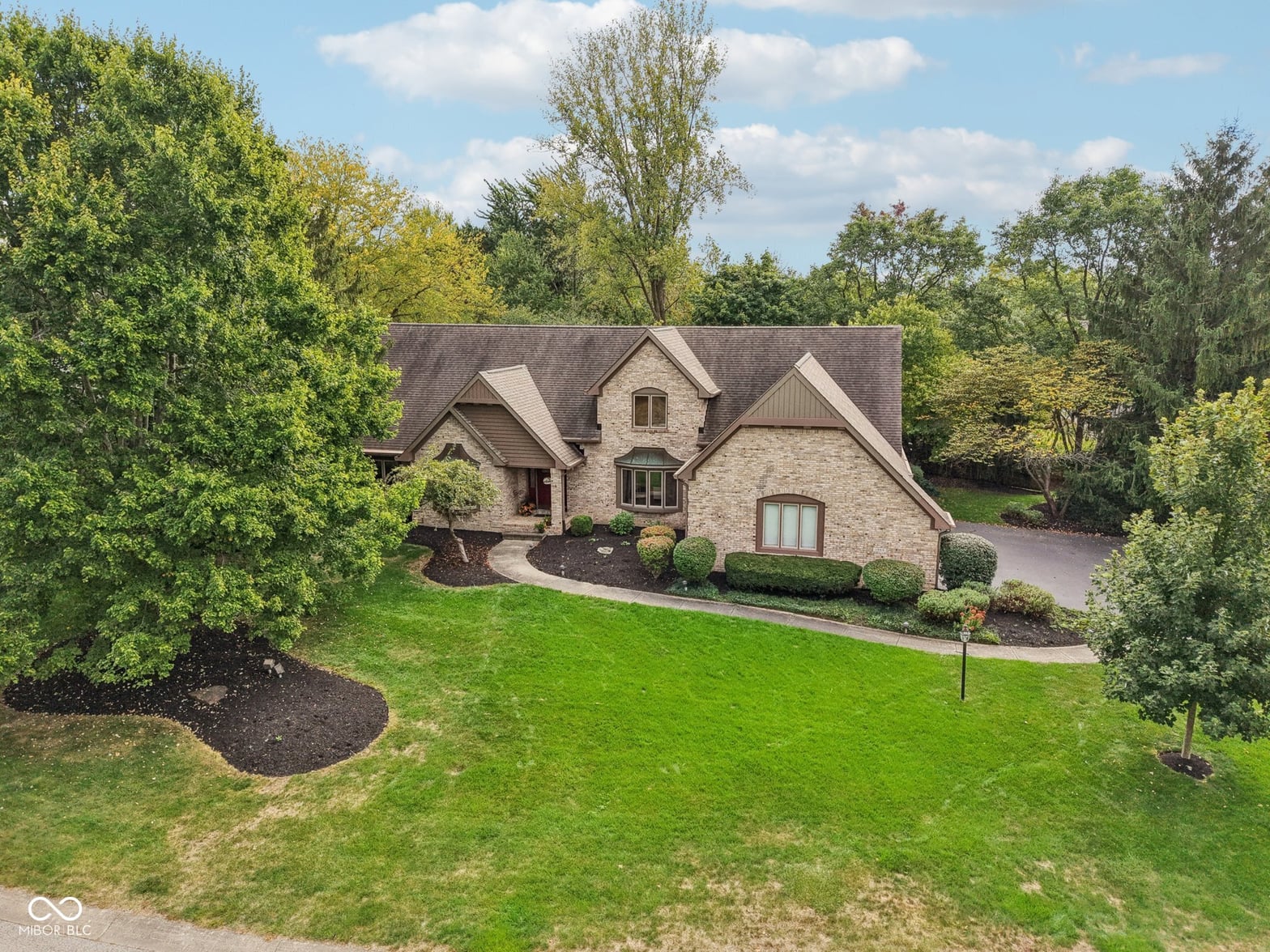 Photo of 1985 Mulsanne Drive, Zionsville, IN