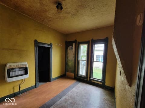 Living room at 105 N Sheridan Street, Ridgeville, IN