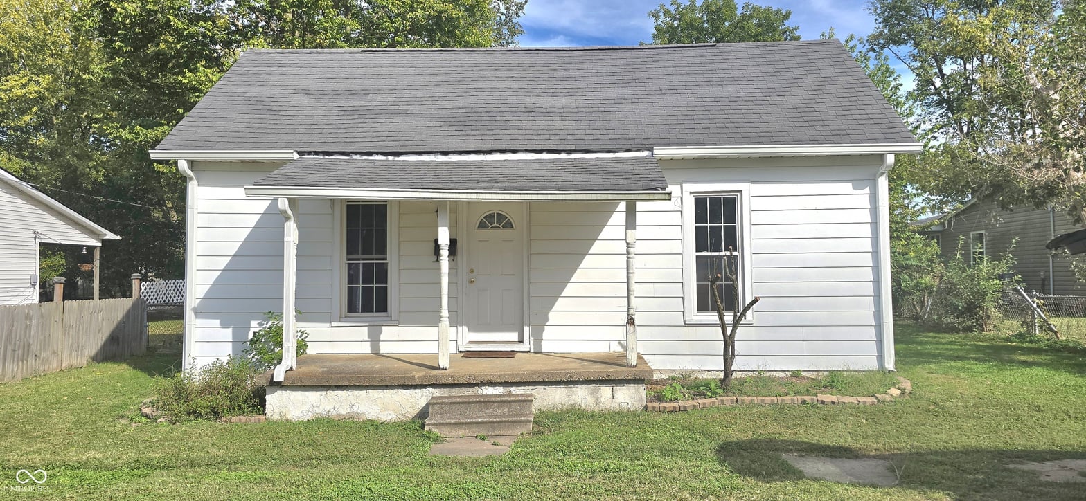 Front exterior at 405 Elm Street, Hope, IN